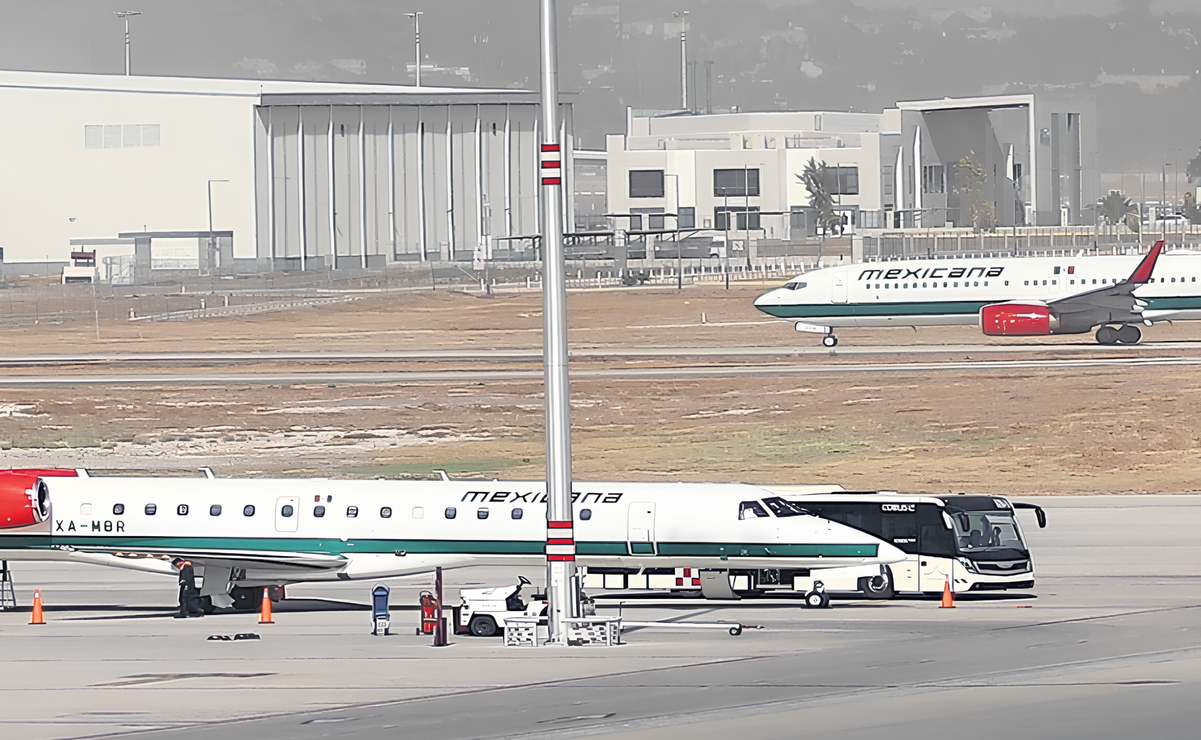 Para un sector de los habitantes de las inmediaciones del Aeropuerto Felipe Ángeles, la apertura de nuevas
industrias implica la llegada de unidades de carga que saturan el tránsito vial y deterioran la carpeta asfáltica. Foto: Daniel Augusto / Cuartoscuro