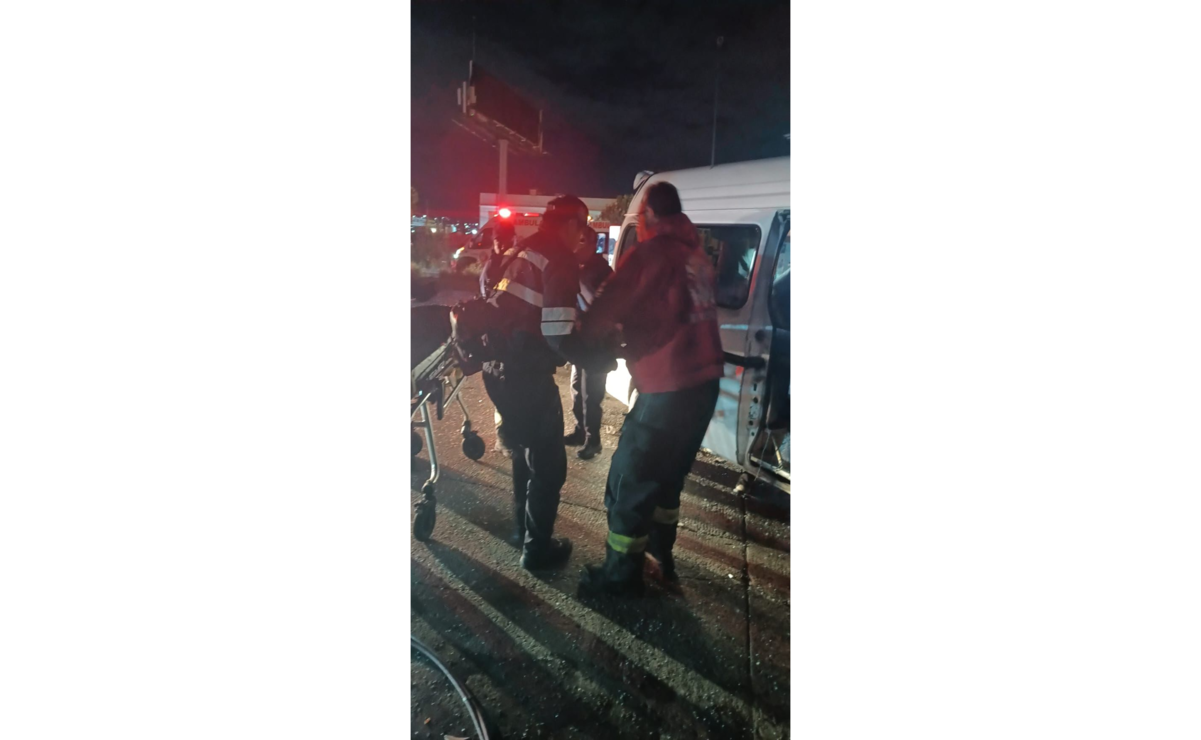 Paramédicos de la Cruz Roja de Tlalnepantla atendieron a tres personas por crisis nerviosas. Foto: Especial