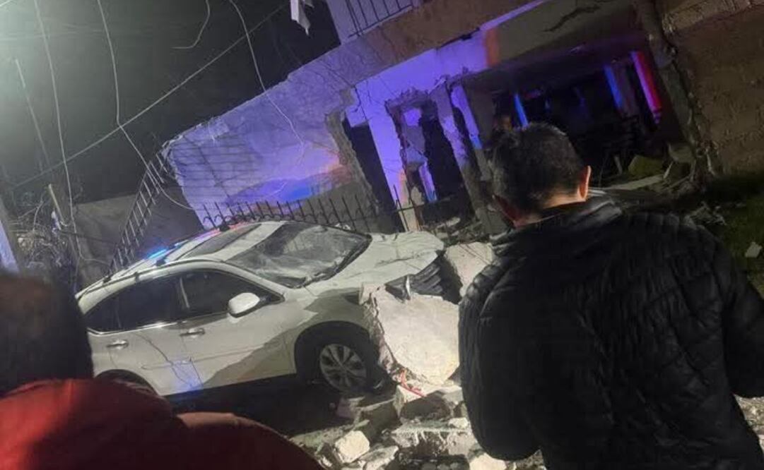 La explosión ocurrió en un inmueble de la Calle Pinos y Laguna de Amairan, a pocos metros de la Calzada al Pacífico. Foto Especial