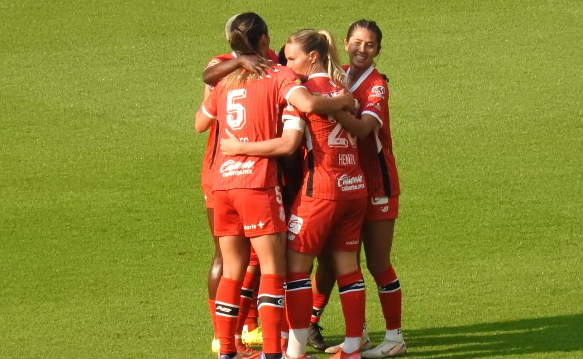 Las Diablas Rojas del Toluca Femenil celebran su emocionante victoria 4-3 sobre el América en el Nemesio Diez. Foto: Ivan Monroy
