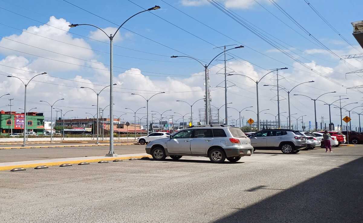 Los estacionamientos de "El Insurgente" se han vuelto presa fácil para la delincuencia. Foto: Alejandro Vargas / El Universal Estado de México