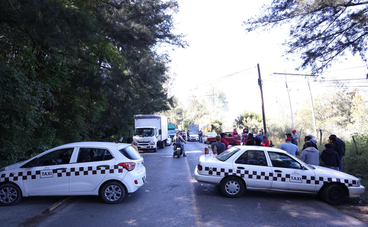 El bloqueo en Tenancingo duró 24 horas, hasta que liberaron a los comisarios. Foto: Arturo Hernández