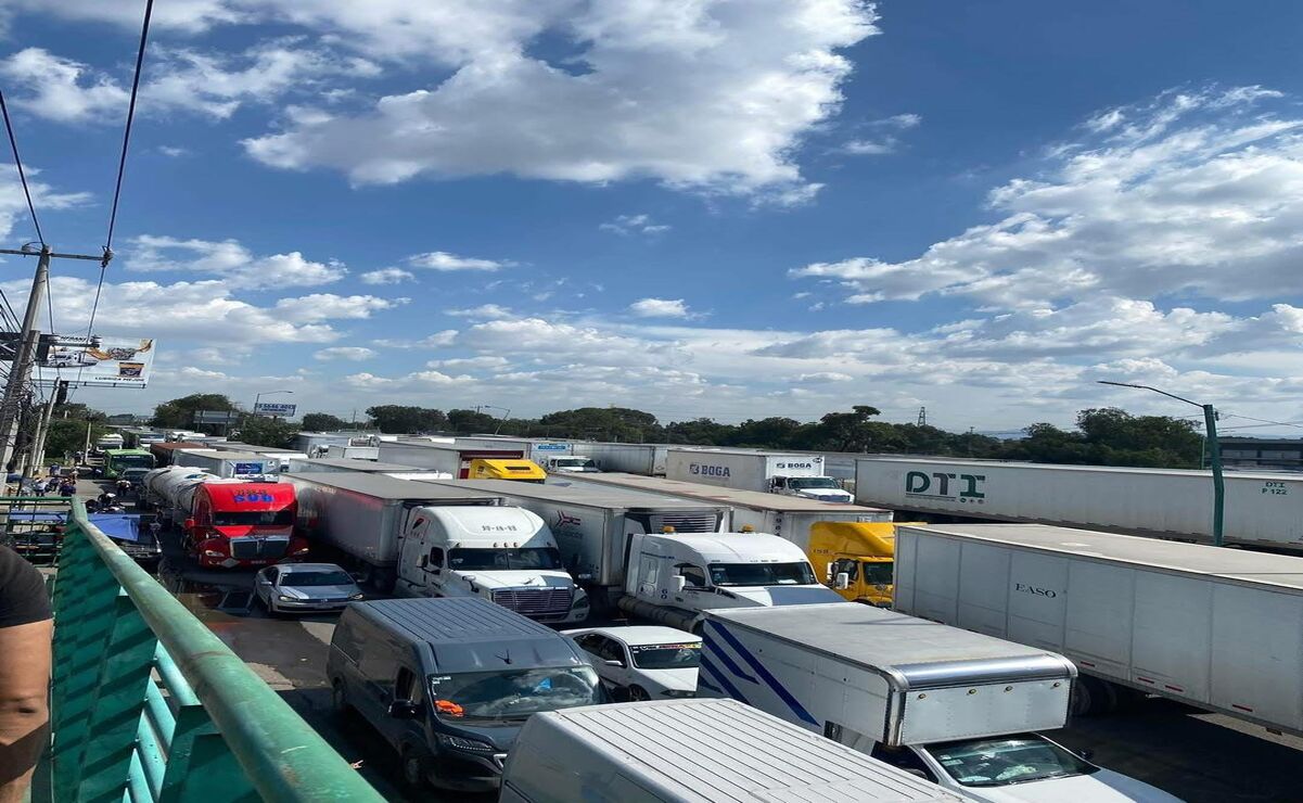 Usuarios del Segundo Piso del Viaducto Elevado del Periférico reportan que la circulación está muy afectada / Foto: Especial