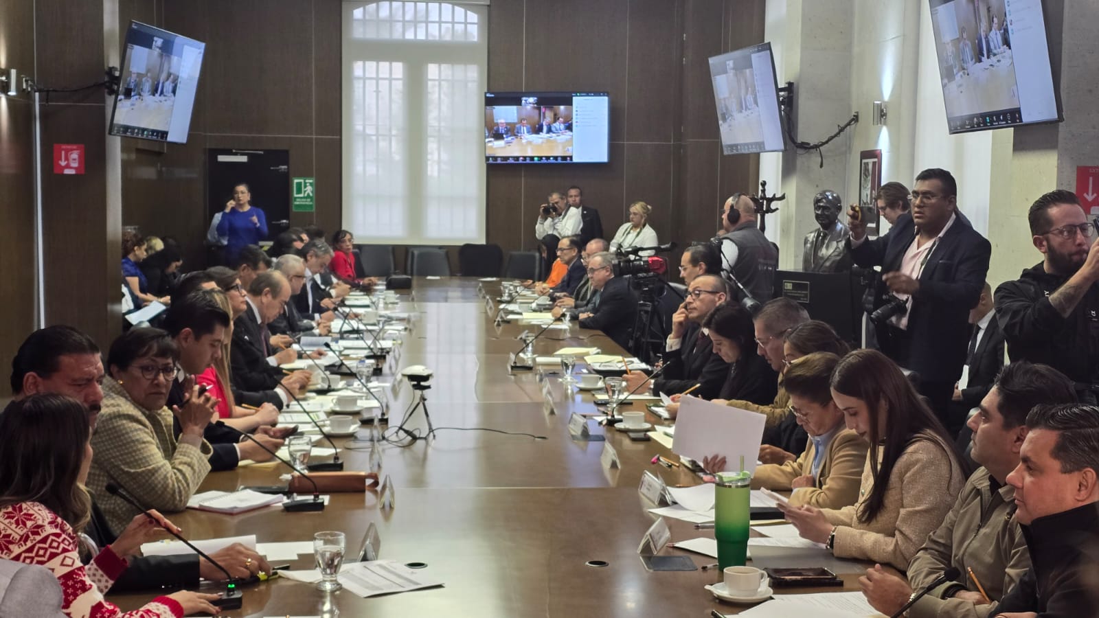 El presupuesto contempla $1,800 millones de pesos para la instalación y mejora de cámaras de seguridad del C5, junto a $40 millones para el Centro Penitenciario de Chalco. Foto Especial