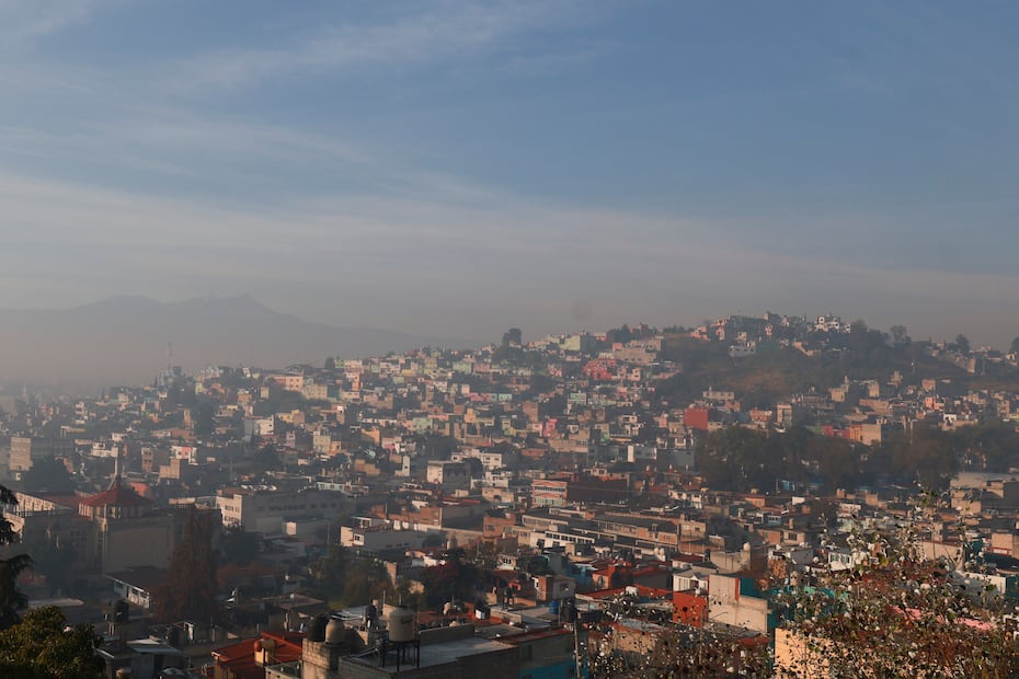 Y es que hasta las 9:00 horas de este 1 de enero se registraron valores máximos de 88 y 83 microgramos por metro cúbico de concentración de partículas PM2.5, en las estaciones de Almoloya de Juárez y Xonacatlán. Foto: Alejandro Vargas/ El Universal