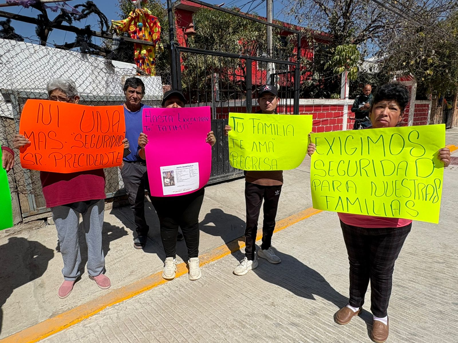 También informaron sobre los casos de Karla Saavedra, de 4 años, cuyo reporte fue el 27 de octubre en la colonia Las Brisas; y César Martínez, de 38 años, el pasado 3 de noviembre en la colonia Bosque Real. Foto: Arturo Contreras/ El Universal