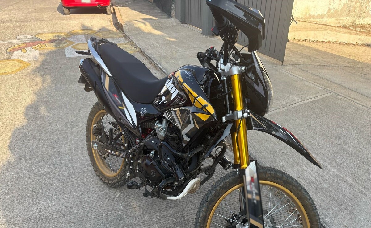 Policías estatales realizaron un operativo para dar con los posibles infractores, los cuales viajaban en una motocicleta. Foto: Especial