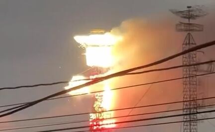 Video: Rayo causa incendio en castillo durante Feria de Pirotecnia en Tultepec