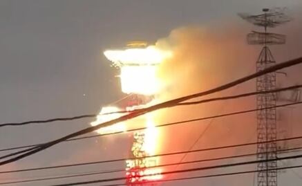 Video: Rayo causa incendio en castillo durante Feria de Pirotecnia en Tultepec