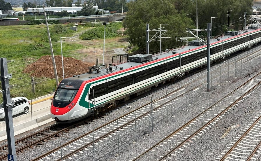 Tercer día consecutivo con marcha lenta y estaciones saturadas en el Tren Felipe Ángeles