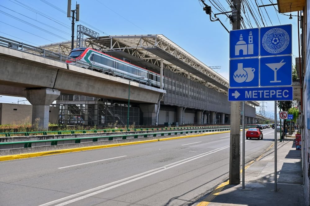 Las nuevas estructuras, que ya se pueden visualizar en Avenida Las Torres, incorporan la tipografía autorizada por la FIFA. Foto. Especial