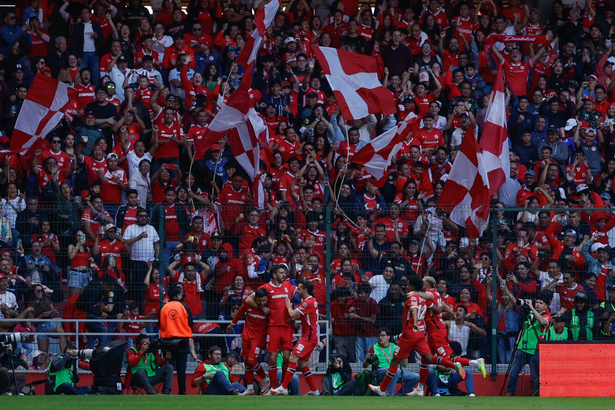 El Nemesio Diez vibra con la victoria de Toluca y la actuación destacada de Vega. Foto Arturo Hernández