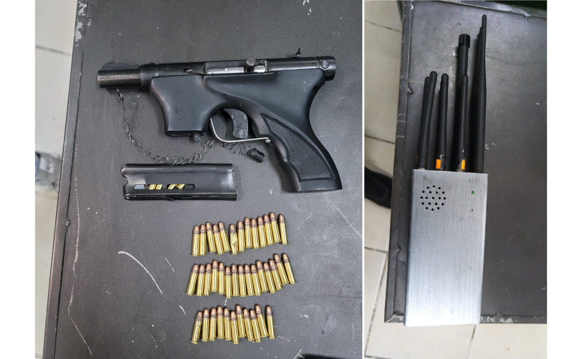 A los detenidos se les aseguro una pistola calibre 22 con 45 cartuchos útiles, un inhibidor de señal de 6 antenas, así como 11 envoltorios con las características propias de la marihuana y el cristal. Foto: Especial