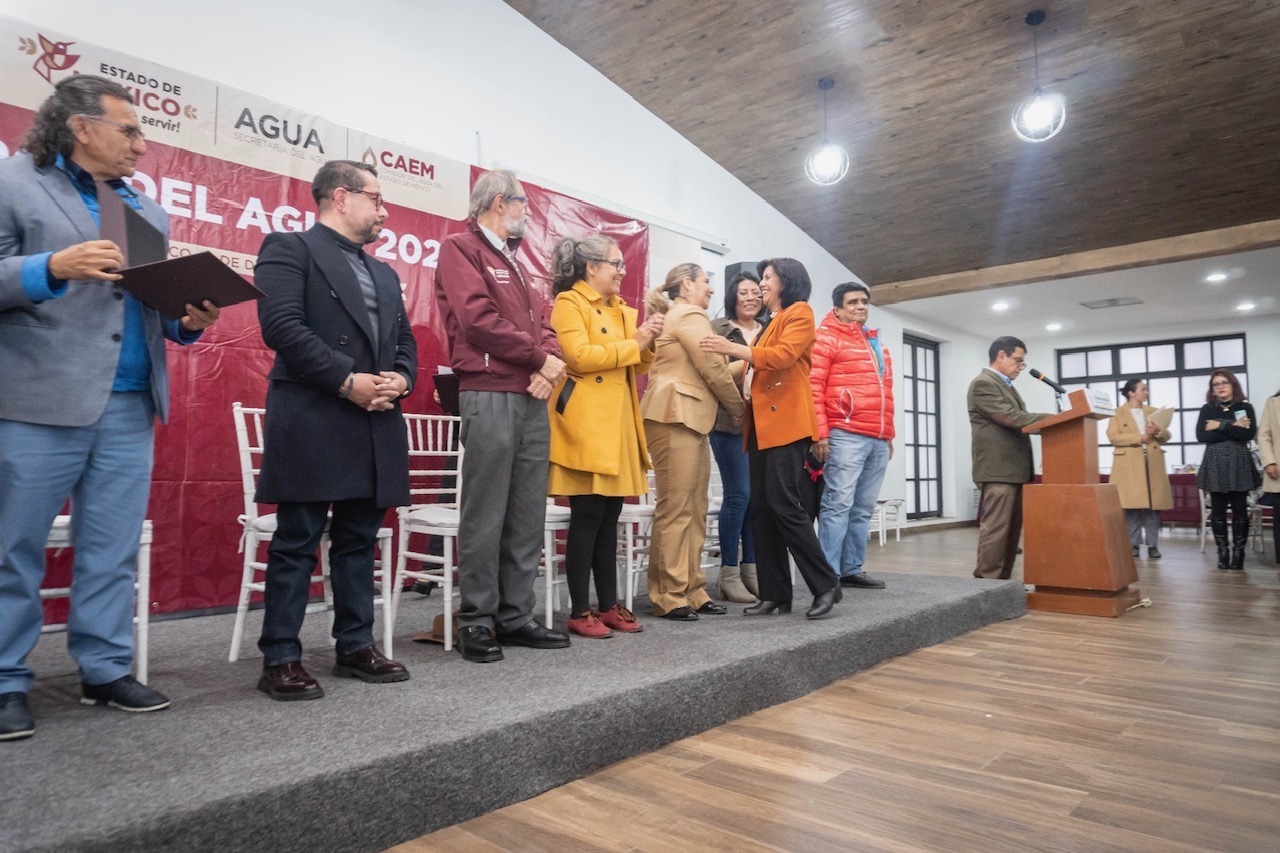Firman Acuerdo Público Comunitario para el Fortalecimiento de la Gestión Comunitaria del Agua entre el SAPTEMAC y la SAGUA. Foto Especial