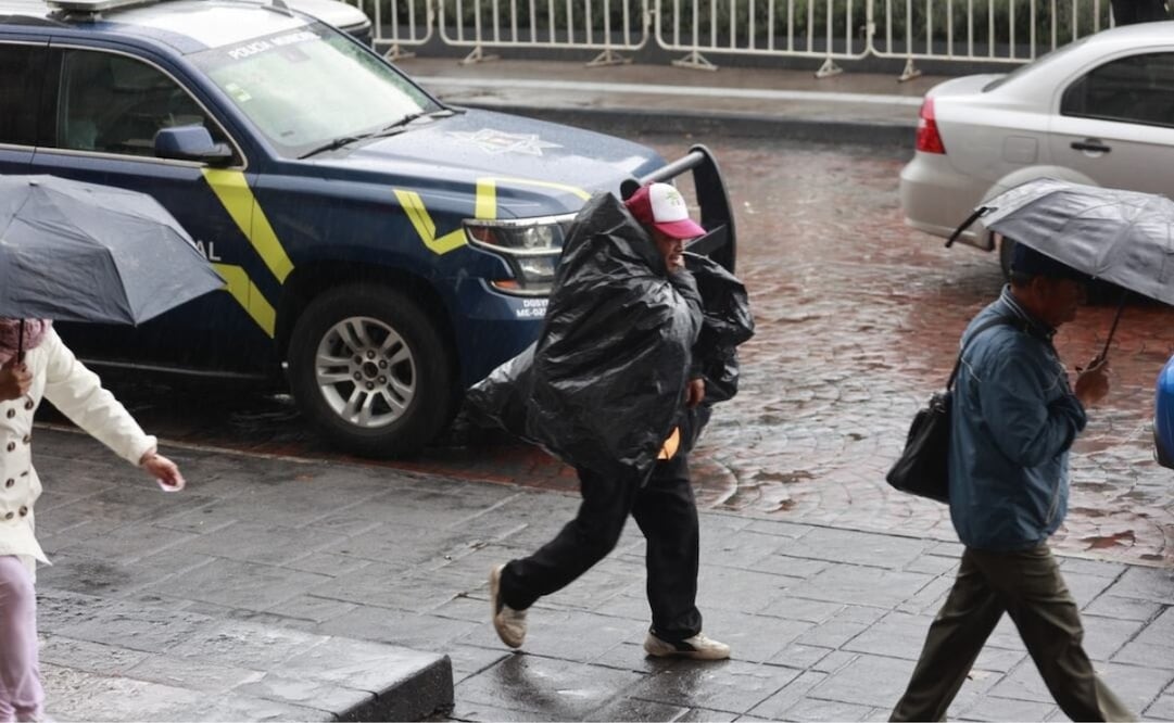 Este miércoles, las lluvias seguirán presentes de forma escasa a ligera en gran parte de los municipios del Edomex. Foto. Alejandro Vargas. El Universal