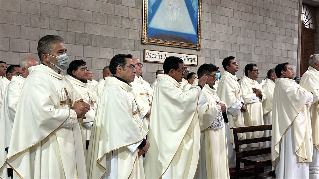 El arzobispo Raúl Gómez González durante la homilía, donde llamó a la reflexión ante la violencia e injusticias sociales. Foto Especial