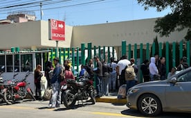 Explosión Coacalco: Familiares de lesionados aguardan en hospital a la espera de parte medico