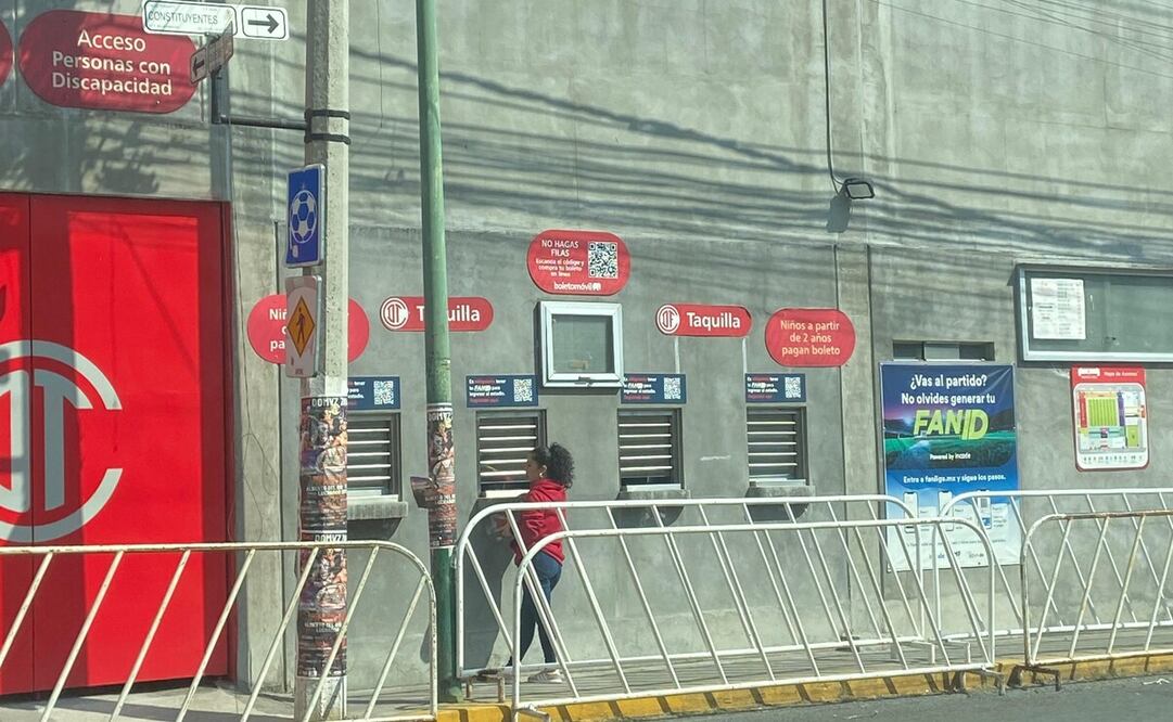 La venta de los boletos comenzó a las 9:00 am, sin embargo, se observa poca presencia de aficionados. Foto: Especial