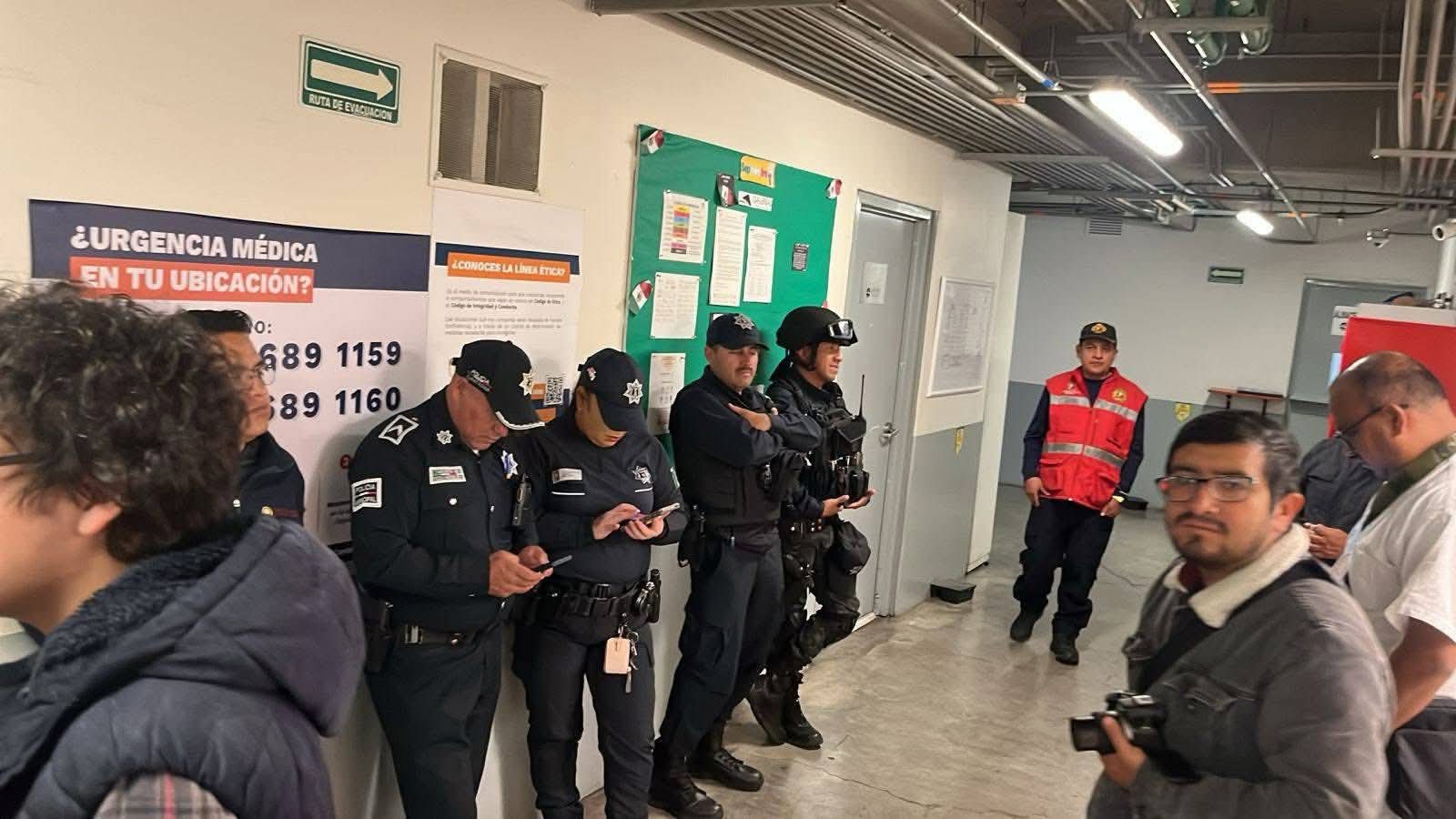 Autoridades estatales y municipales realizaron una inspección en la plaza / Foto Especial