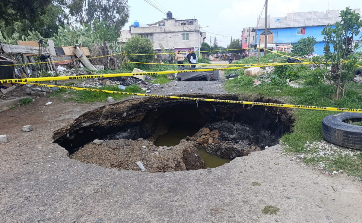 ¡Alerta en Valle de Chalco! Socavón gigante amenaza calles y casas