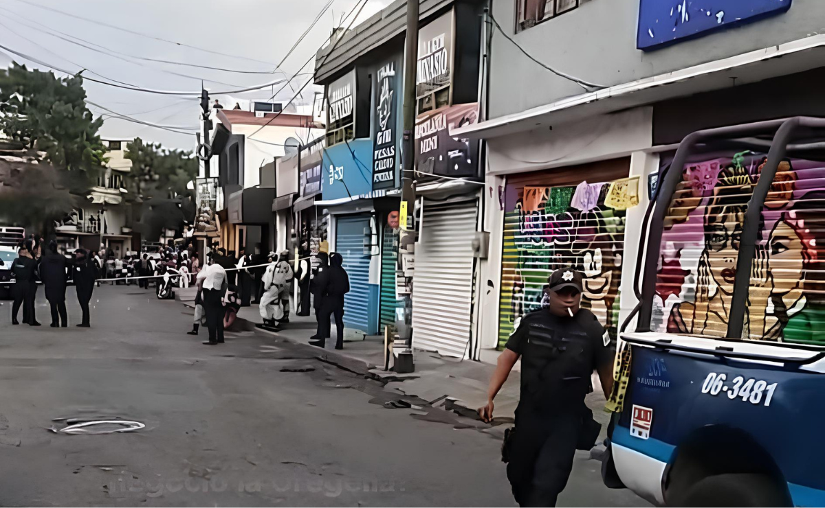 Escena del crimen: Autoridades investigan el doble homicidio ocurrido en una barbería de Naucalpan. Foto: Especial