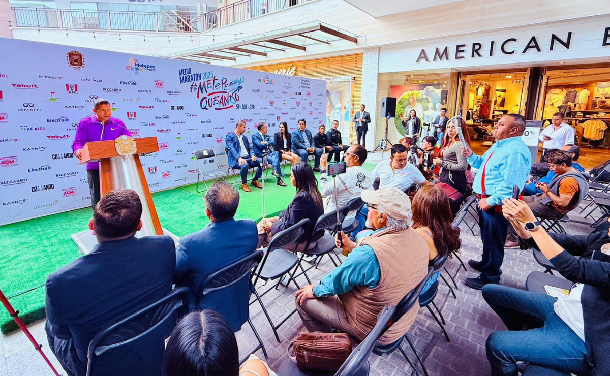 La medalla del Medio Maratón "Metepequeando 2025" incluye el icónico maguey de Metepec. Foto: Especial