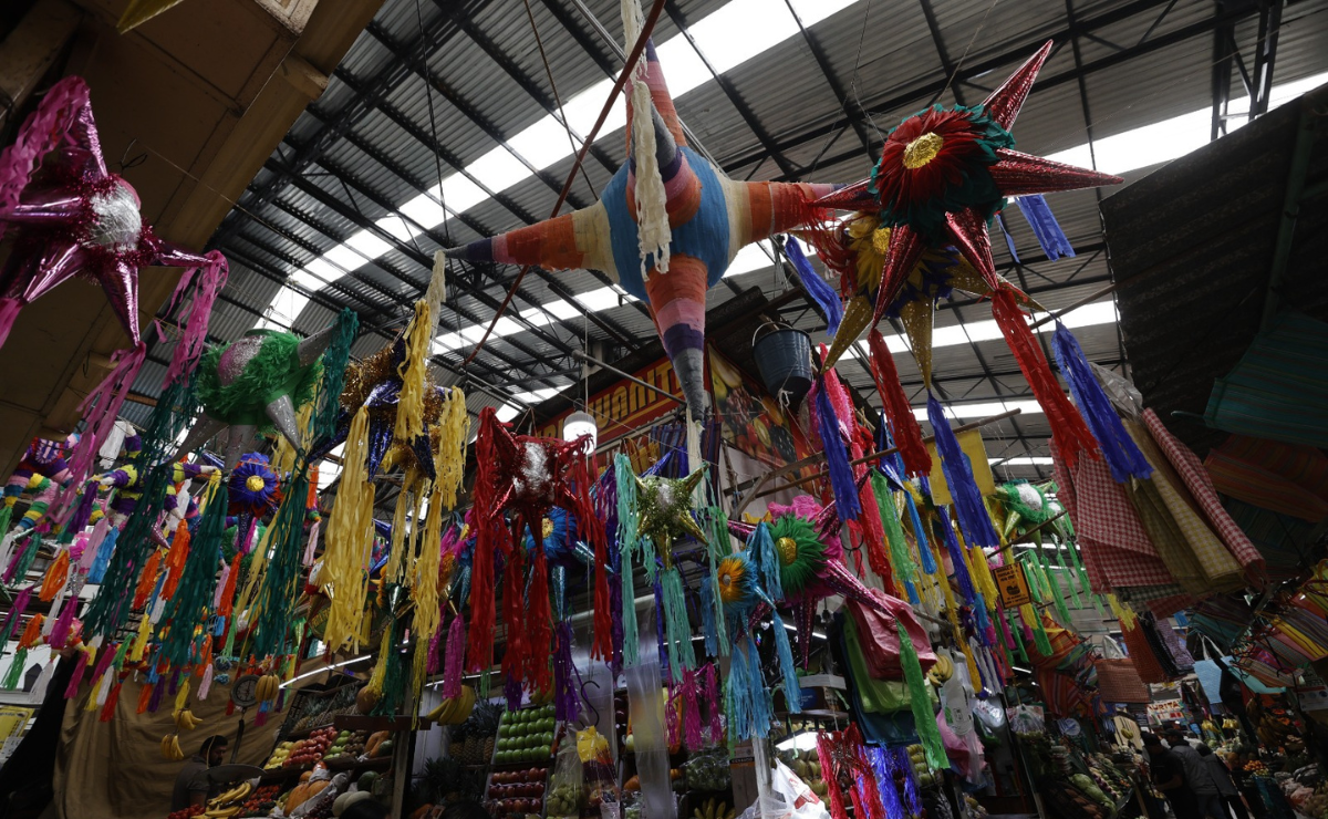 La estrella de las posadas: ¡la piñata! Foto: Jorge Alvarado