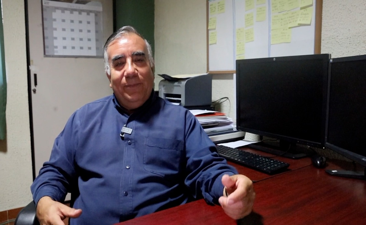Investigadores y mentes jóvenes del Centro Universitario Texcoco de la Universidad Autónoma del Estado de México (UAEMex) crearon el robot inteligente. Foto: Especial