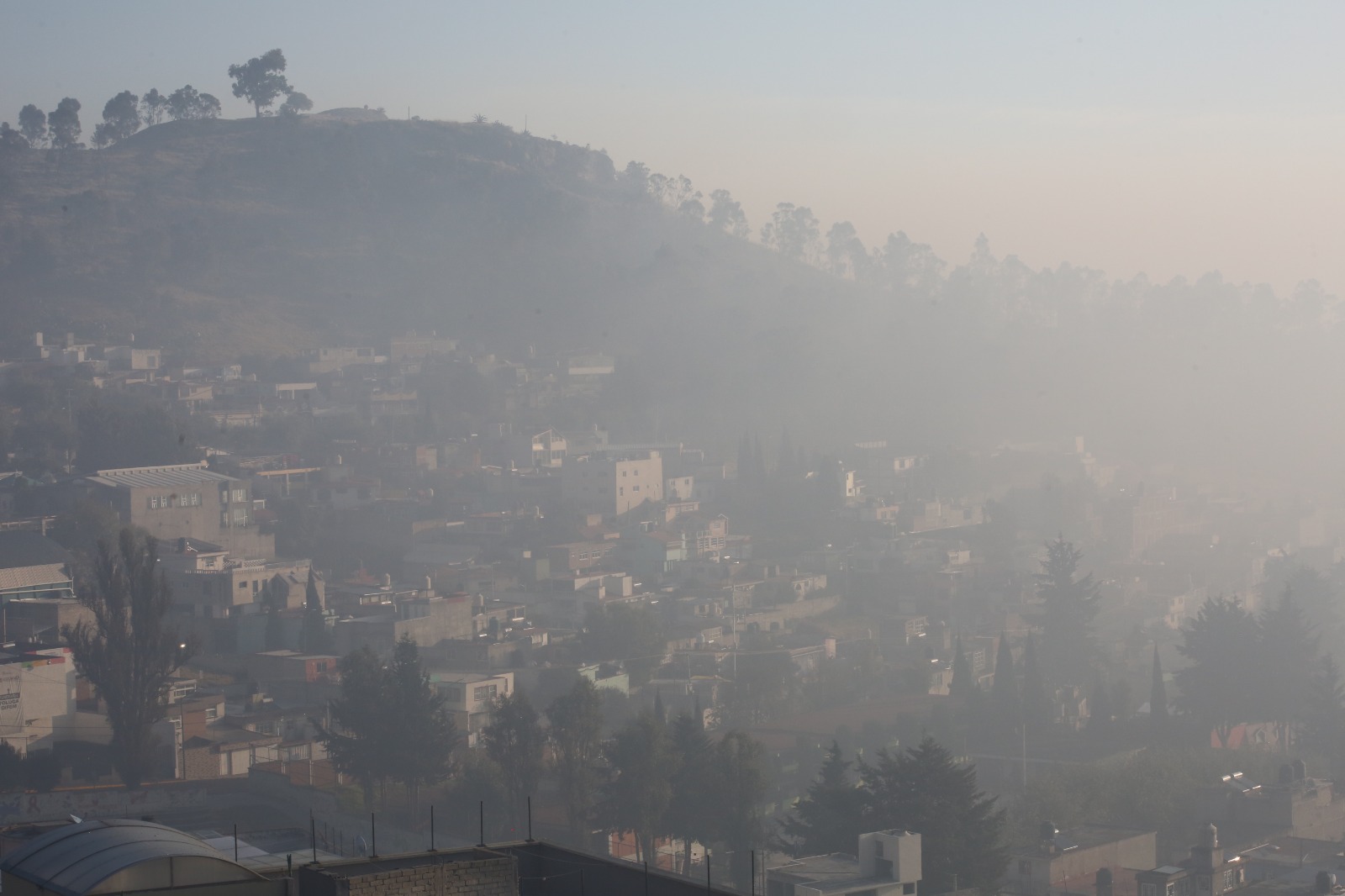 La quema de pirotecnia incrementa las condiciones contaminantes del aire / Foto Jorge Alvarado