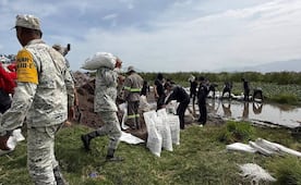 Blindan el Río Lerma: Instalan diques de costales ante riesgo de desbordamiento por lluvias