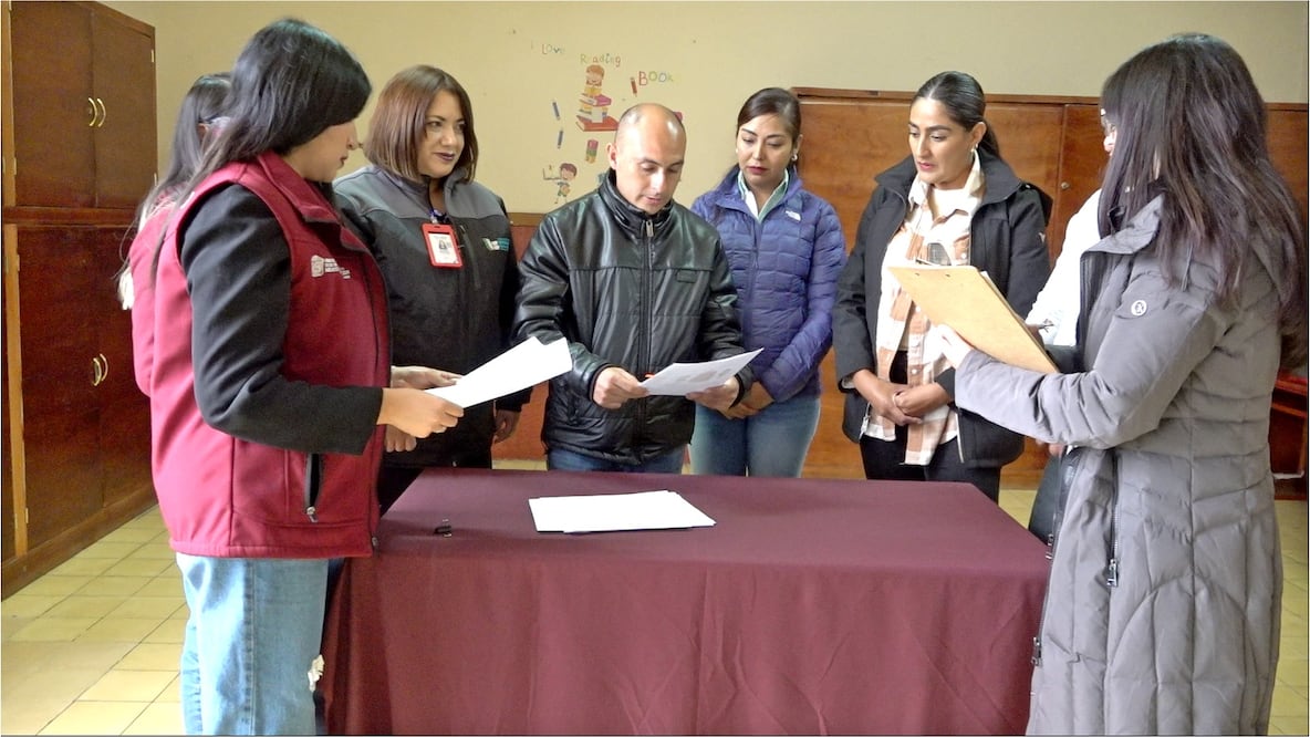 Los comités están integrados por tutores, quienes observan el proceso sin tener contacto físico con los alumnos. Foto Especial