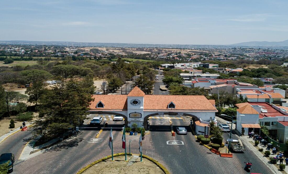 Los vecinos de la Residencial de Condado Sayavedra denuncian despojos de terrenos y casas. Foto: Especial /grupo_frisa / IG