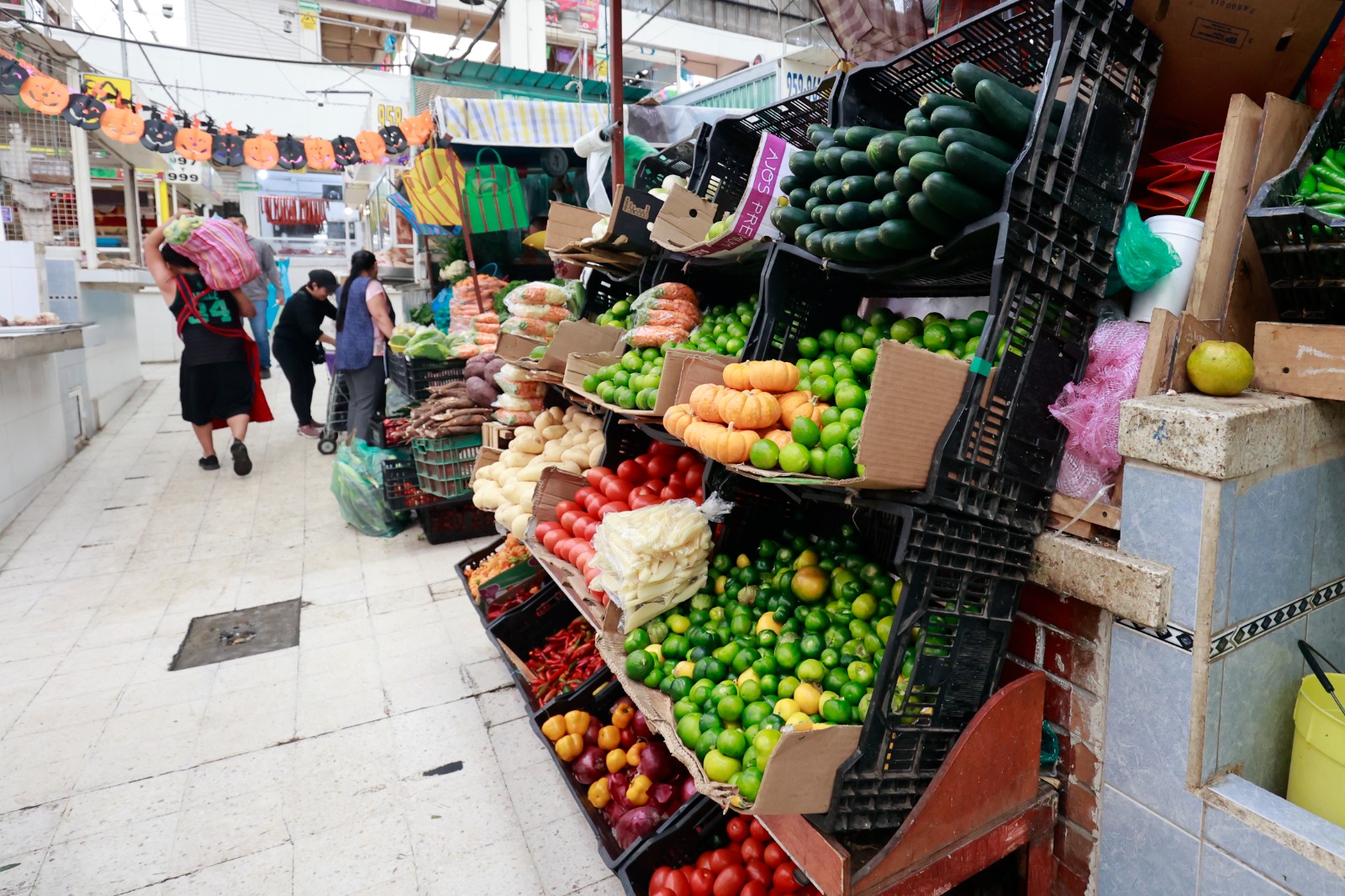 Algunos comerciantes optan por no colocar los precios. Foto Alejandro Vargas