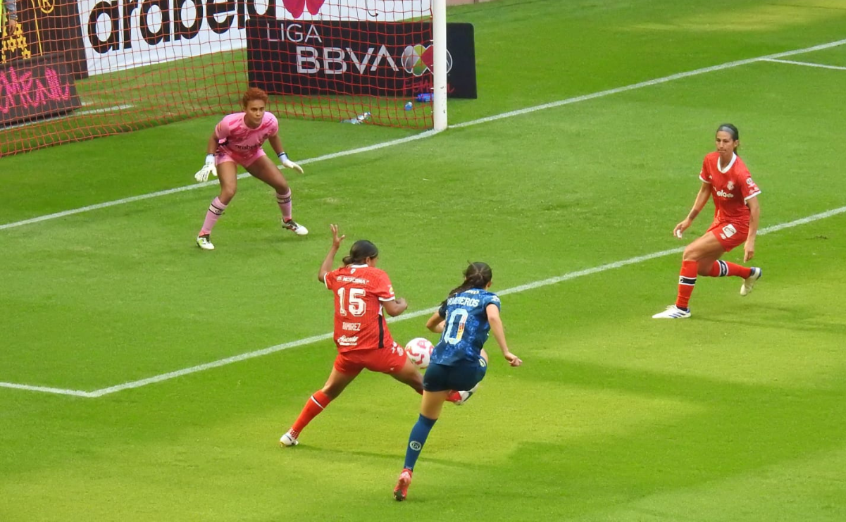 Alegría escarlata tras conseguir una valiosa victoria 4-3 contra el América en casa. Foto: Ivan Monroy