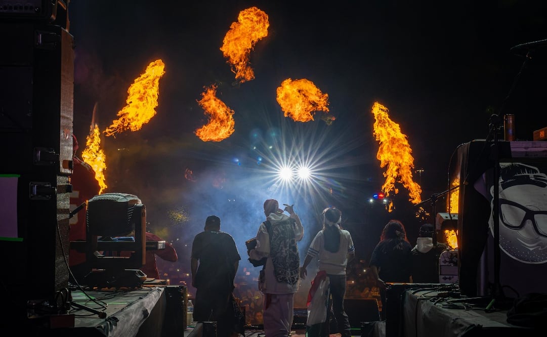La explanada del Mercado Juárez se convirtió en escenario de una noche de rap, hip-hop y cumbia. Foto especial