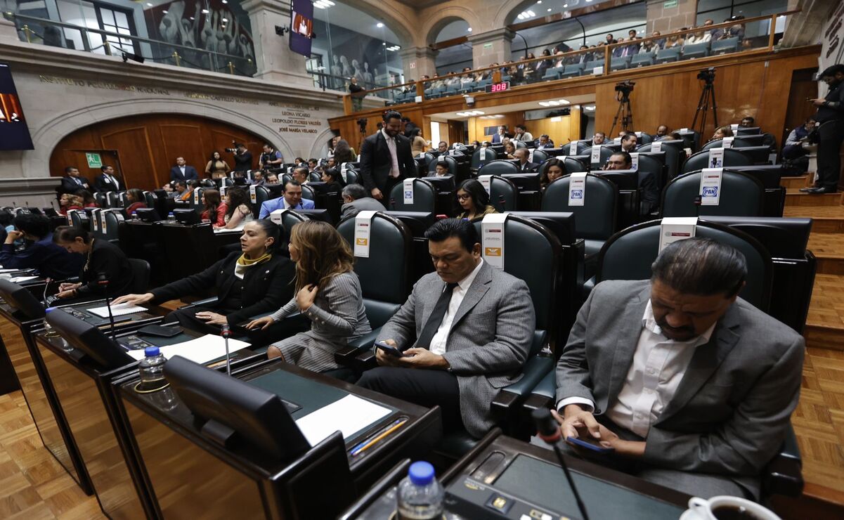 La secretaria de Finanzas Paulina Moreno García compareció ante el Pleno de la 62 Legislatura. Foto: Jorge Alvarado.