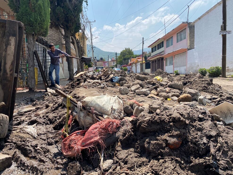 Trabajos de limpieza en calles de Ecatepec / Foto Emilio Fernández