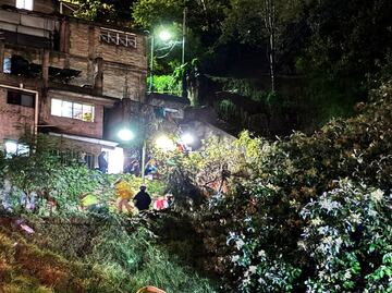 Deslave en Naucalpan sepulta dos viviendas y afecta una escuela primaria