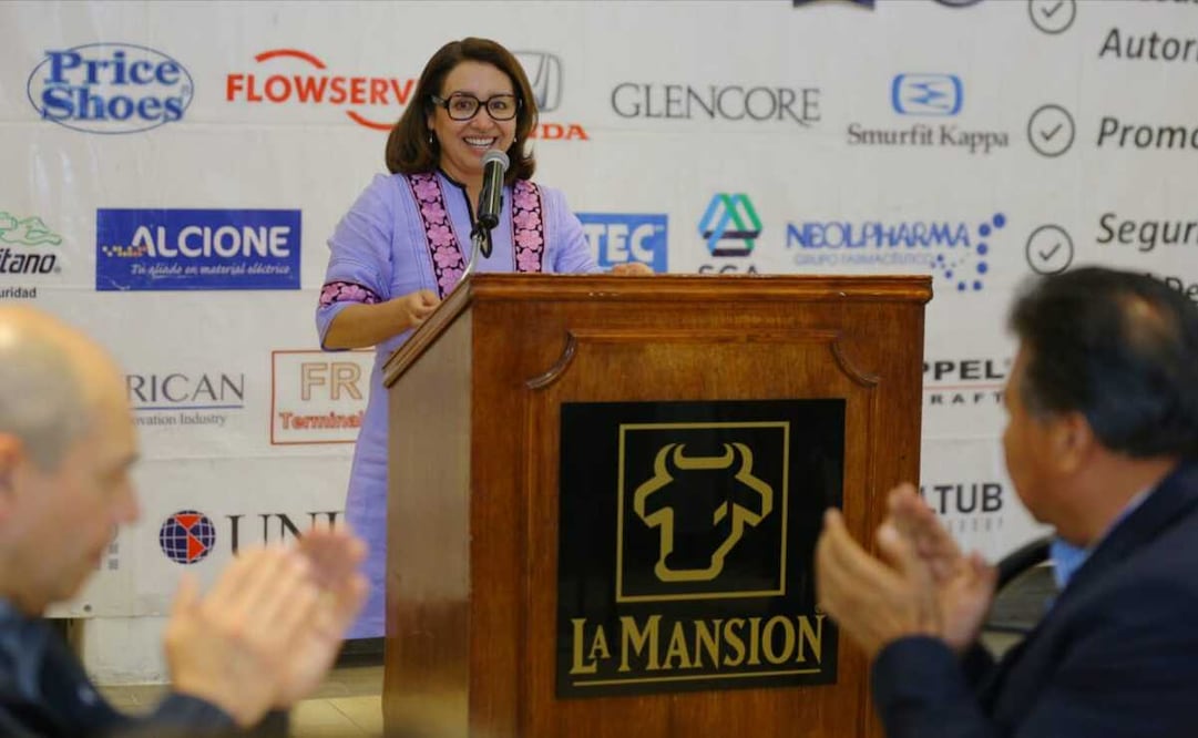 Azucena Cisneros Coss destacó la obligación del gobierno municipal de fortalecer los negocios, industrias y empresas / Foto: Especial