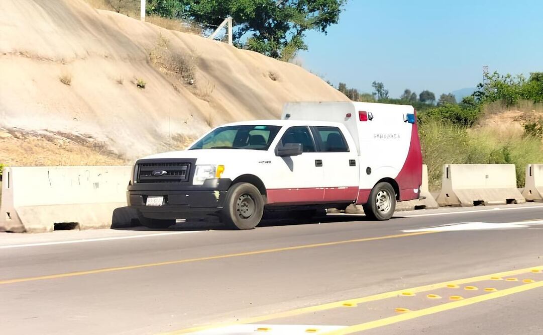 Tras el hallazgo, personal de la Fiscalía General de Justicia del Estado de México (FGJEM) inicio las diligencias para levantar y trasladar el cuerpo hasta el Servicio Médico Forense (SEMEFO). Foto: Especial