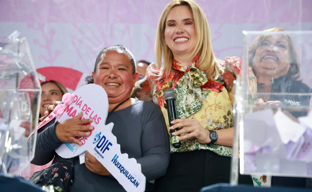 La alegría de las 14 madres que ganaron la construcción de sus viviendas en Huixquilucan. Foto: Especial