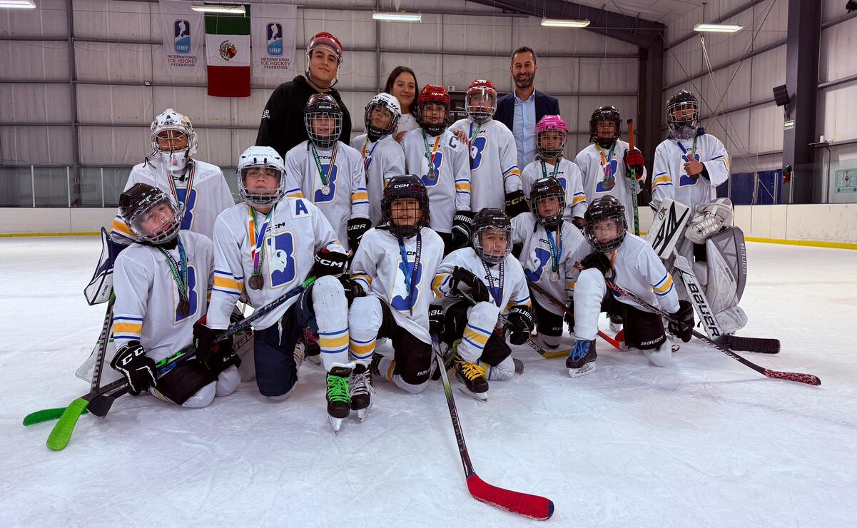 Los equipos de Buffalos de Metepec también fueron reconocidos por sus triunfos en el Campeonato Invernal de hockey sobre hielo / Foto Especial