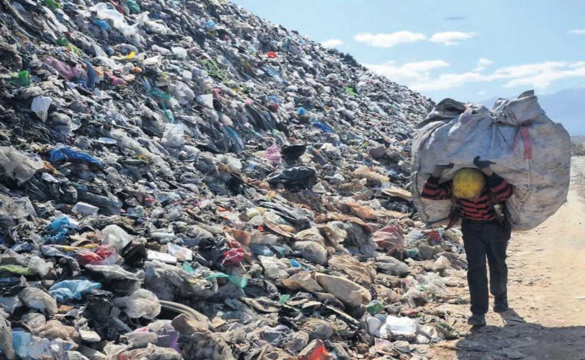 La situación del relleno sanitario de Zinacantepec pone de manifiesto la necesidad urgente de una gestión integral de residuos. Foto: Arturo Hernández / El Universal Estado de México