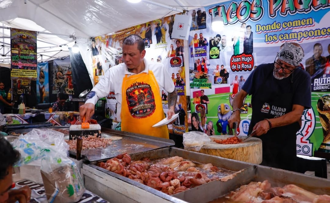 Más de 90 taqueros de Nezahualcóyotl, municipios vecinos y alcaldías de la CDMX se dan cita en la explanada del Palacio Municipal. Foto Especial