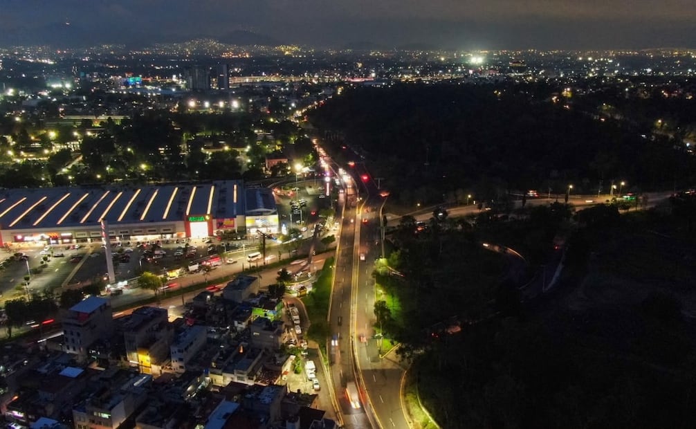 Más de 3 mil luminarias y 612 nuevos postes han sido colocados en vialidades estratégicas con baja iluminación previa. Foto Especial