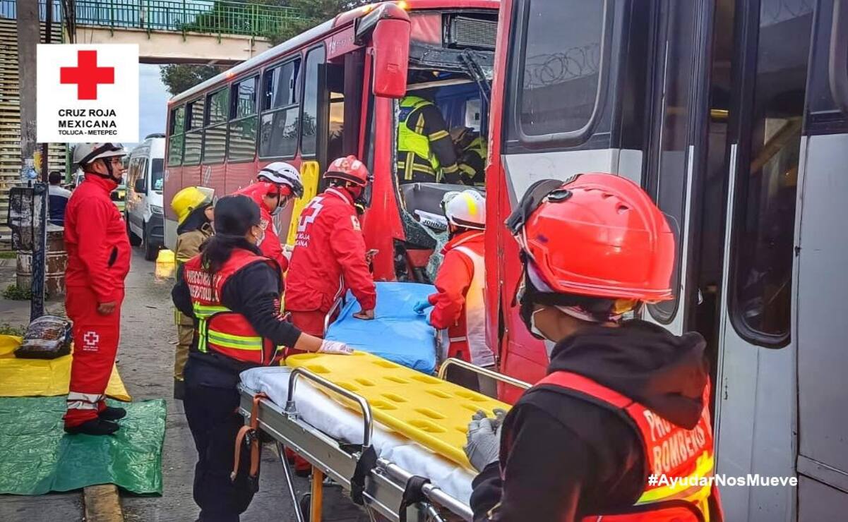 Accidente en Toluca: 25 heridos tras choque de autobuses en lateral de Paseo Tollocan