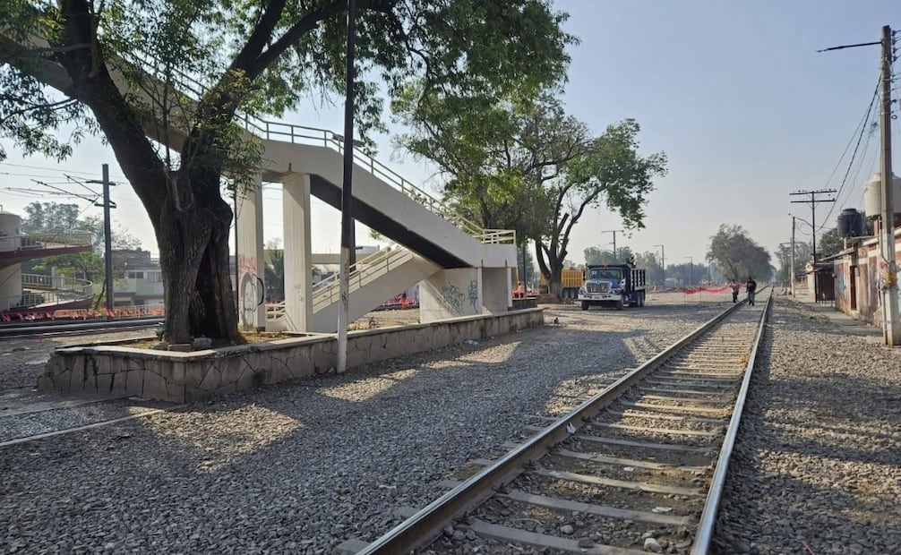 El puente de "El Polvorín" suma 7 meses cerrado por daño estructural; el gobierno federal analiza repararlo con recursos ajenos al proyecto del tren. Foto Especial