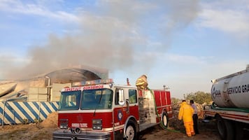 Se incendia bodega de presunta pirotecnia en Tultepec: Reportan humo morado y estallidos