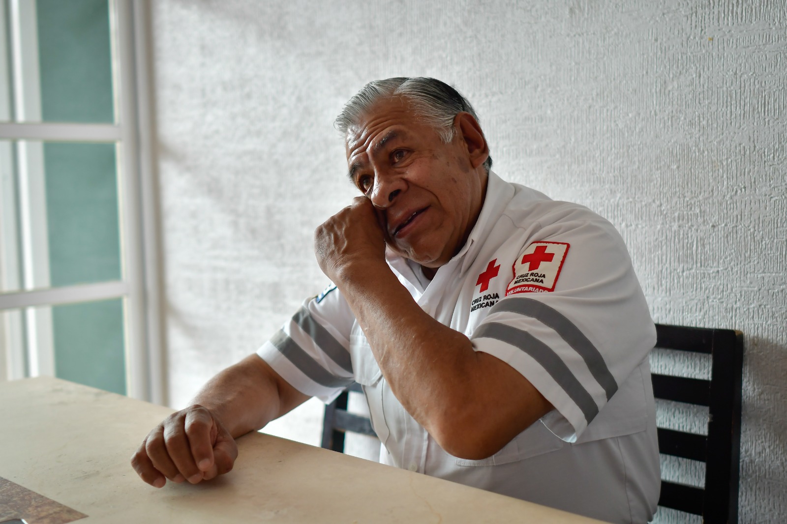 Elementos de la Cruz Roja que participaron en el rescate de personas entre los escombros de los edificios que colapsaron en la Ciudad de México