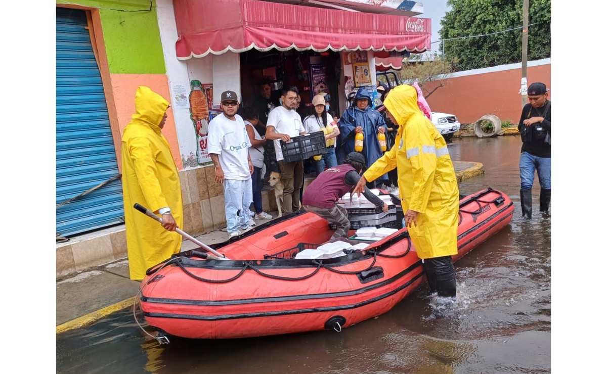 Solidaridad en acción: Entrega de víveres a familias damnificadas por las lluvias. Foto: Especial